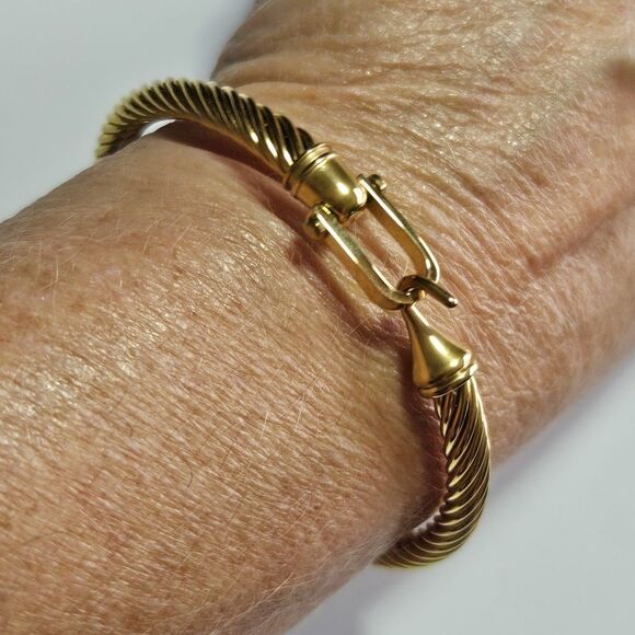 Unbranded Jewelry - Gold Tone Bangle Bracelet Buckle Hook Closure Twisted Texture Approx 6.5"